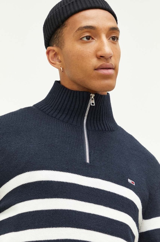 Sveter Tommy Jeans polorolák tmavomodrá DM0DM16790