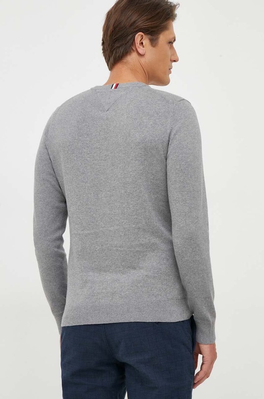 Odzież Tommy Hilfiger sweter z domieszką kaszmiru MW0MW28047 szary