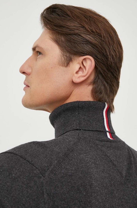 Svetr s příměsí kašmíru Tommy Hilfiger rolák šedá MW0MW28048