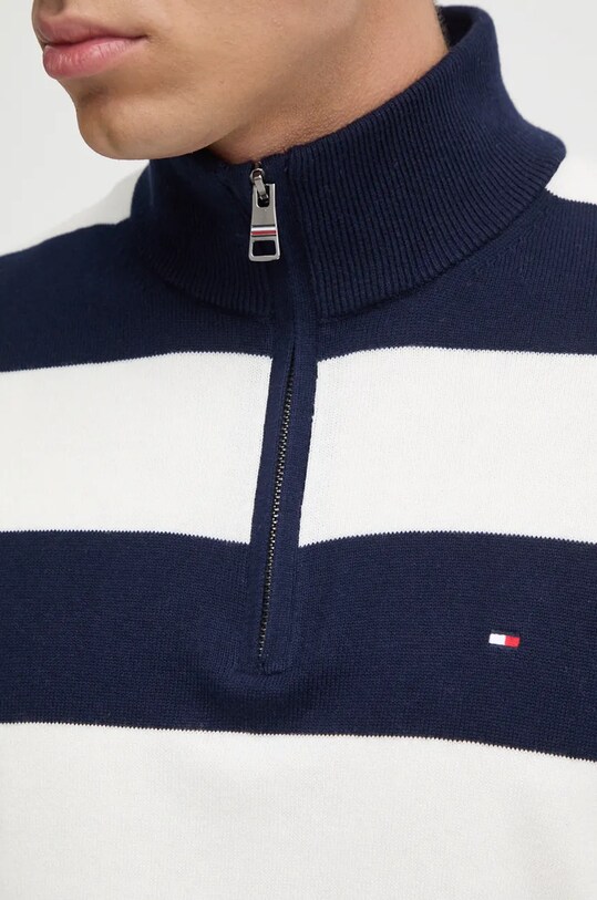 Svetr s příměsí kašmíru Tommy Hilfiger MW0MW28049 námořnická modř