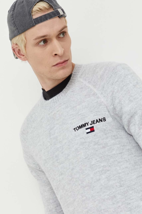 Svetr Tommy Jeans šedá DM0DM17756