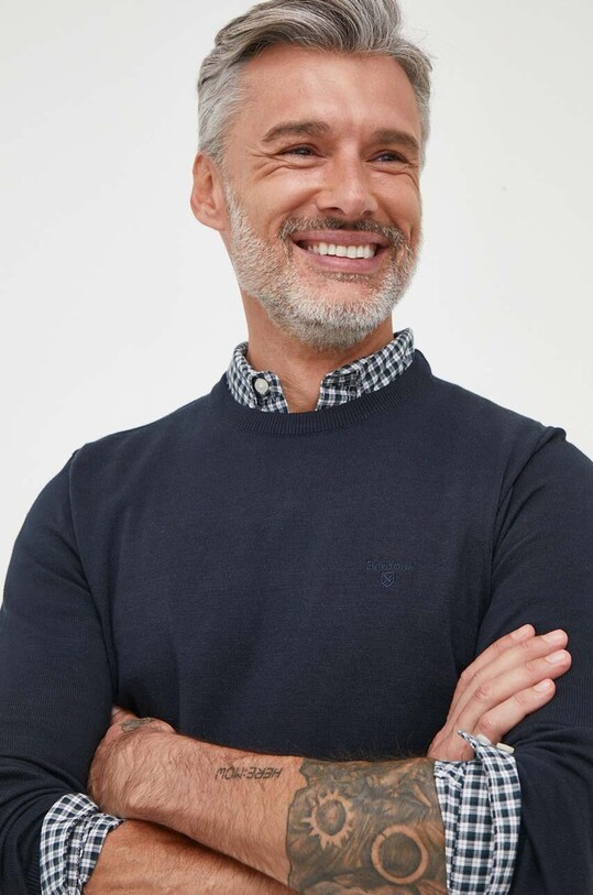 Barbour sweter bawełniany Essentials bawełna granatowy MKN0932