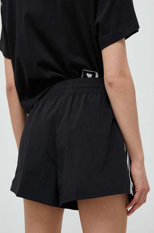 Одяг Шорти adidas HT3397 чорний