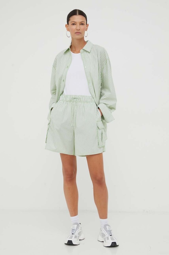 Bavlněné šortky Stine Goya Leon SG5004 zelená AW23