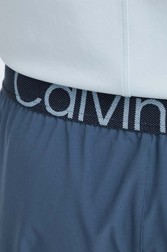 Къс панталон за трениране Calvin Klein Performance сив 00GMF3S820