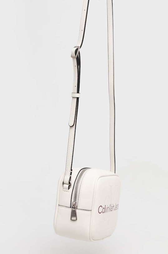 Τσάντα Calvin Klein Jeans λευκό K60K610275