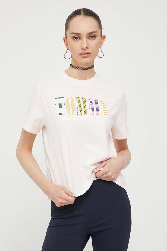 Βαμβακερό μπλουζάκι Tommy Jeans απλικέ ροζ DW0DW16255