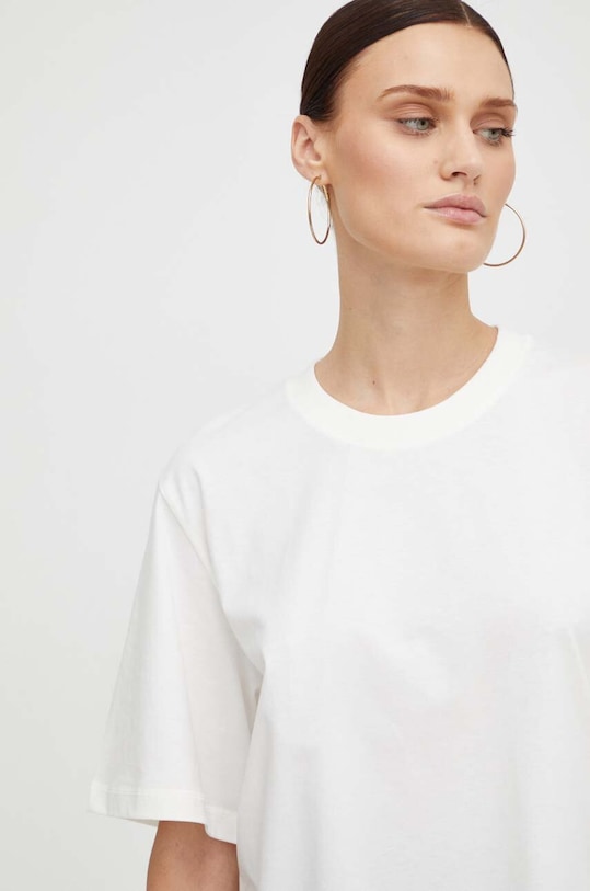 Βαμβακερό μπλουζάκι By Malene Birger μπεζ Q70728009Z