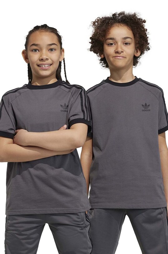 Бавовняна футболка adidas Originals аплікація сірий IJ7334