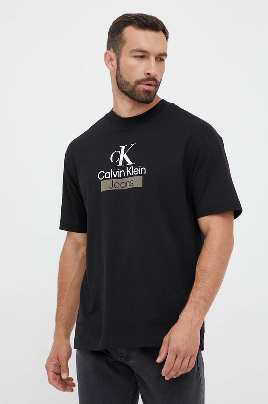 Памучна тениска Calvin Klein Jeans стандартна черен J30J323759