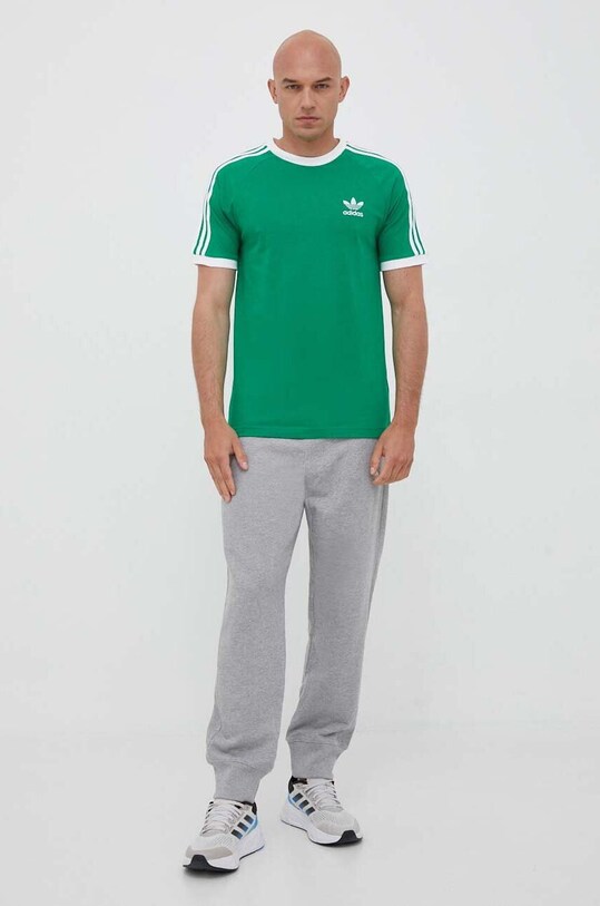 Памучна тениска adidas Originals Adicolor Classics 3-Stripes Tee IM0410 зелен AW23