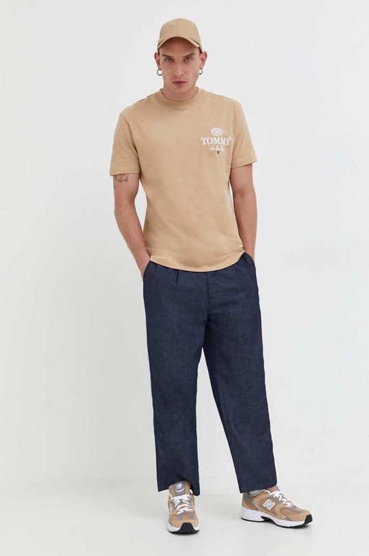 Tommy Jeans pamut póló DM0DM17731 bézs AW23