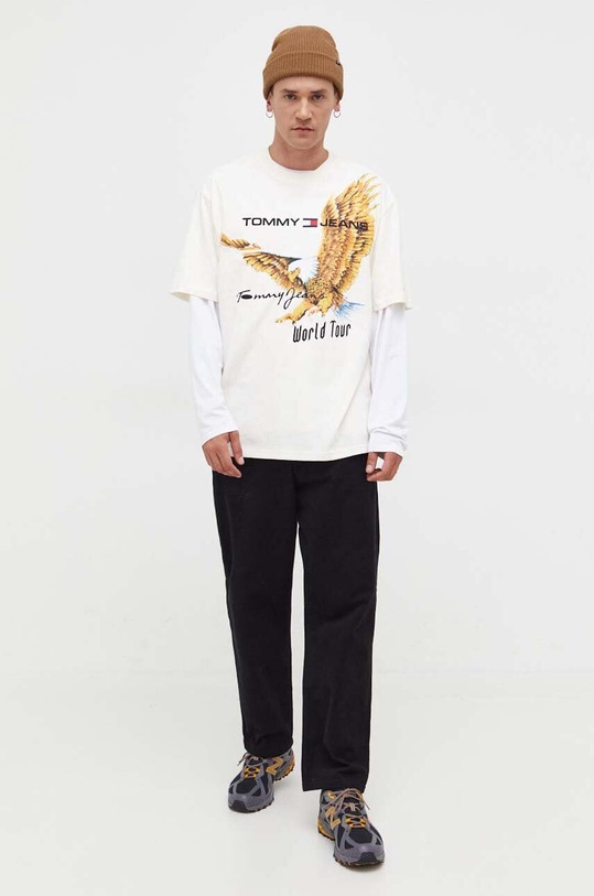 Памучна тениска Tommy Jeans DM0DM17737 бежов AW23