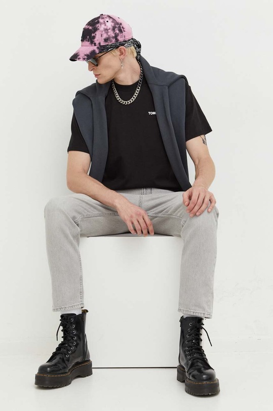 Βαμβακερό μπλουζάκι Tommy Jeans DM0DM17823 μαύρο AW23