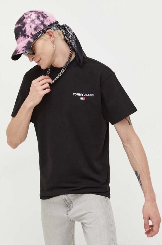 Βαμβακερό μπλουζάκι Tommy Jeans μαύρο DM0DM17823