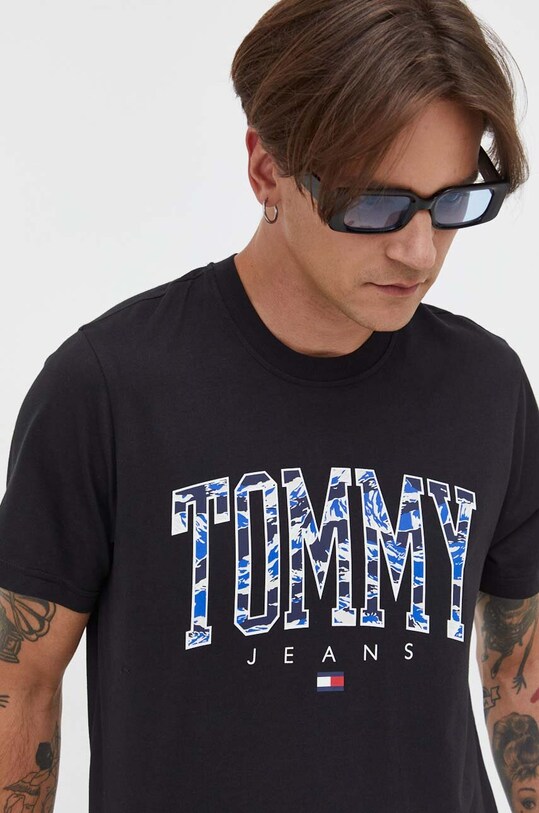 Pamučna majica Tommy Jeans Planet friendly crna DM0DM17726