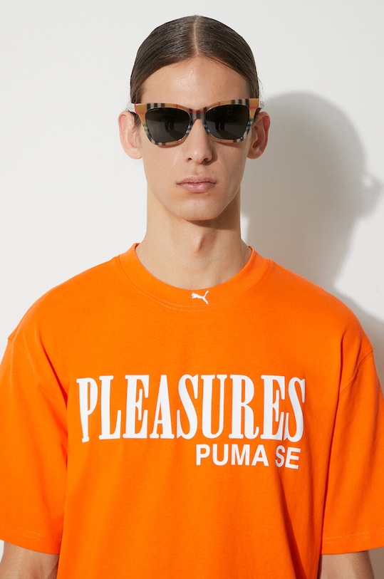 Puma t-shirt bawełniany PUMA x PLEASURES Typo Tee 620878 pomarańczowy