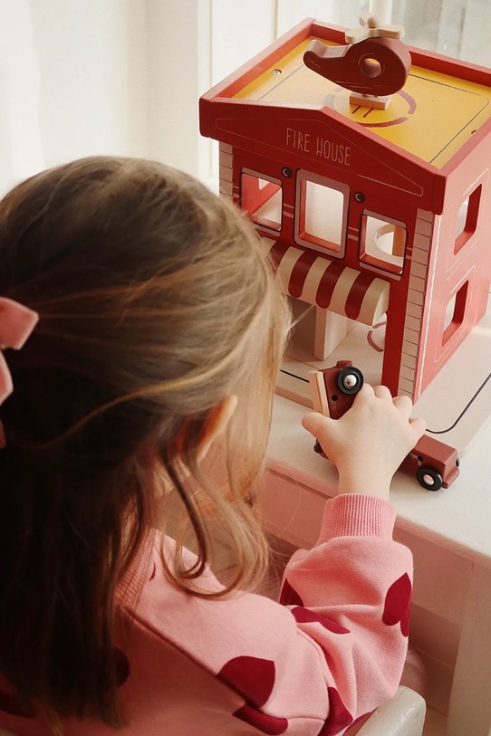 CHLAPEC Dřevěná hasičská stanice Konges Sløjd WOODEN FIRE STATION FSC KS102144 červená