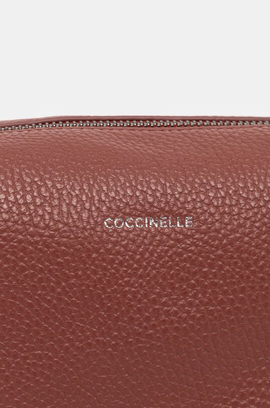 Δερμάτινη τσάντα καλλυντικών Coccinelle MAN SOFT κόκκινο E5.MUK.95.G0.01