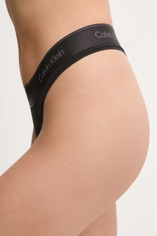 Комплект з бюстгальтера і стрингів Calvin Klein Underwear 000QF8000E чорний