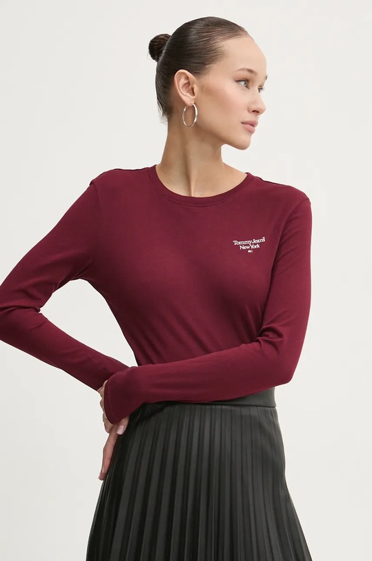 Бавовняний лонгслів Tommy Jeans бавовна бордо DW0DW18793