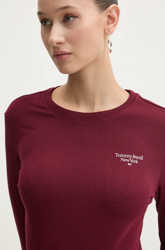 Бавовняний лонгслів Tommy Jeans бордо DW0DW18793