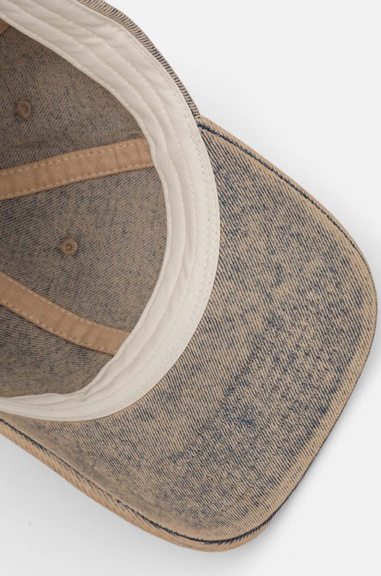 Памучна шапка с козирка Levi's бежов D7923.0004