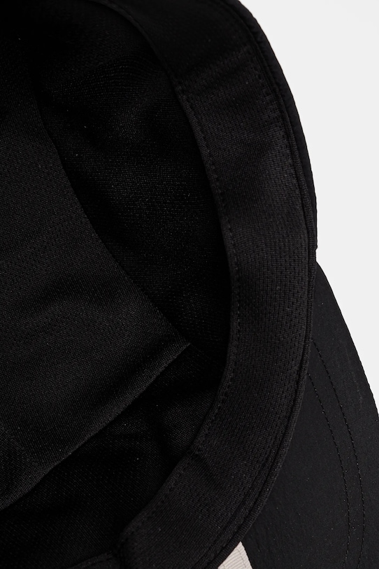 Šiltovka adidas x Moon Boot čierna JE1943