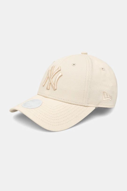 Памучна шапка с козирка New Era LEAGUE ESSENTIAL 9FORTY® NEW YORK YANKEES памук бежов 60137667