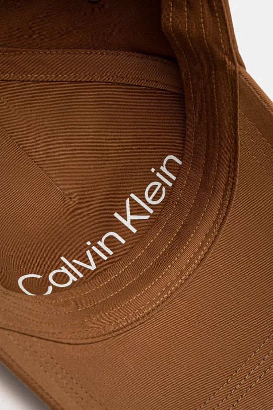 Бавовняна бейсболка Calvin Klein коричневий K50K511987