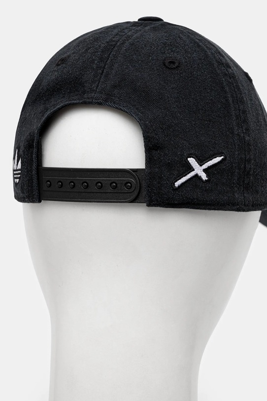 Памучна шапка с козирка adidas Originals 100T Cap черен JE0319.M