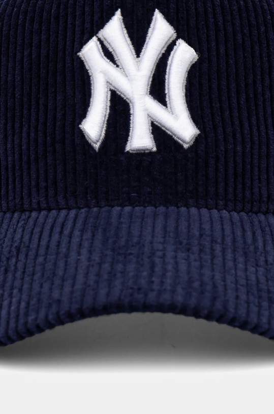 Akcesoria New Era czapka z daszkiem sztruksowa CORD TRUCKER NEW YORK YANKEES 60565523 granatowy