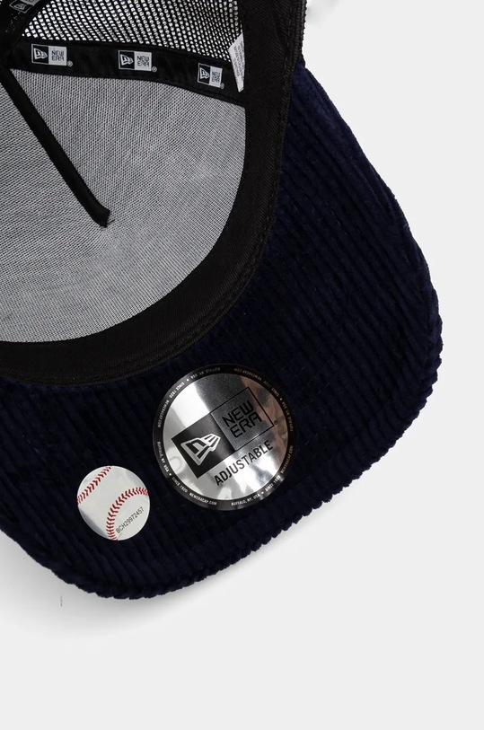 New Era czapka z daszkiem sztruksowa CORD TRUCKER NEW YORK YANKEES granatowy 60565523