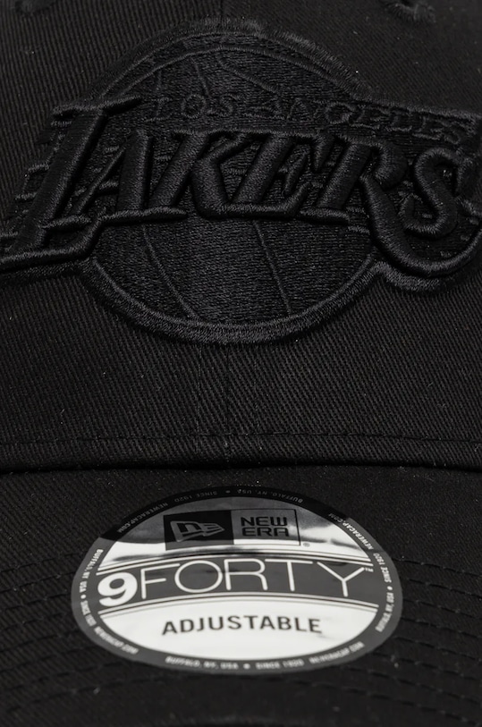 New Era czapka z daszkiem bawełniana LEAGUE ESSENTIAL 9TWENTY® LOS ANGELES LAKERS czarny 60471482