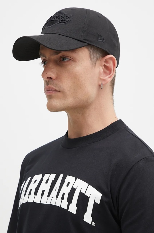 New Era czapka z daszkiem bawełniana LEAGUE ESSENTIAL 9TWENTY® LOS ANGELES LAKERS 60471482 czarny