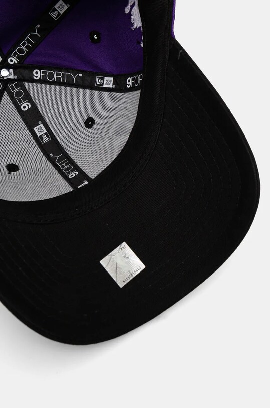Doplňky Bavlněná baseballová čepice New Era NBA SIDE PATCH 9FORTY® LOS ANGELES LAKERS 60565136 fialová