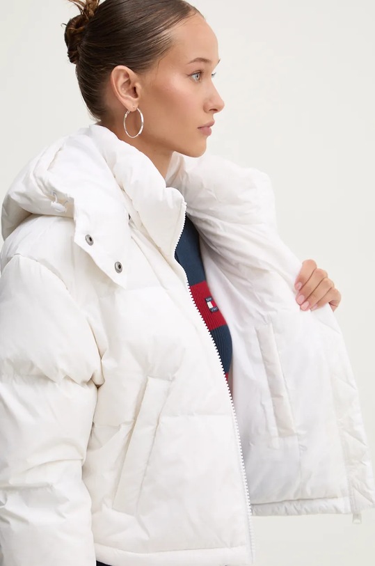 Péřová bunda Tommy Jeans DW0DW18609 bílá