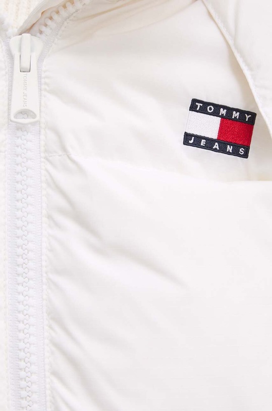 Пухено яке Tommy Jeans DW0DW18610 бял