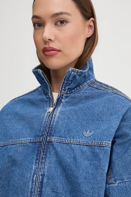 Бавовняна джинсова куртка adidas Originals блакитний IW5762