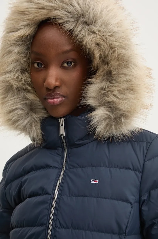 Péřová bunda Tommy Jeans DW0DW18864 námořnická modř