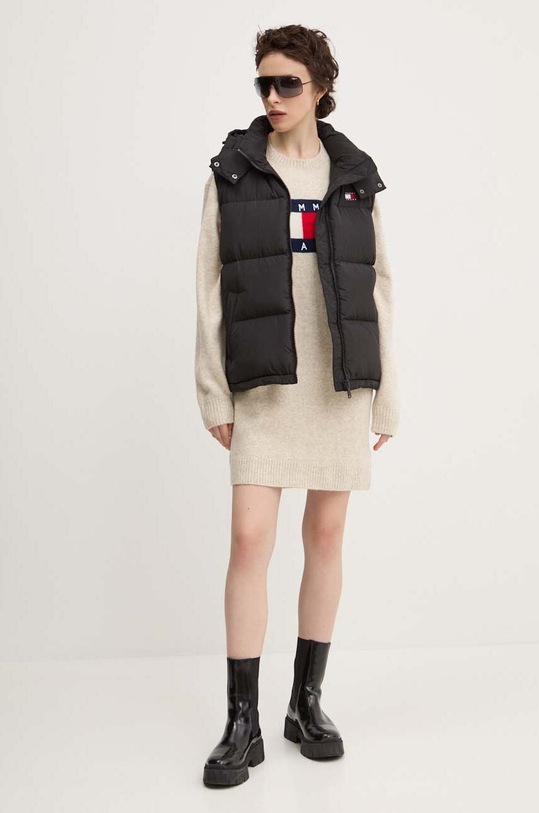 Péřová vesta Tommy Jeans DW0DW18862 černá AW24
