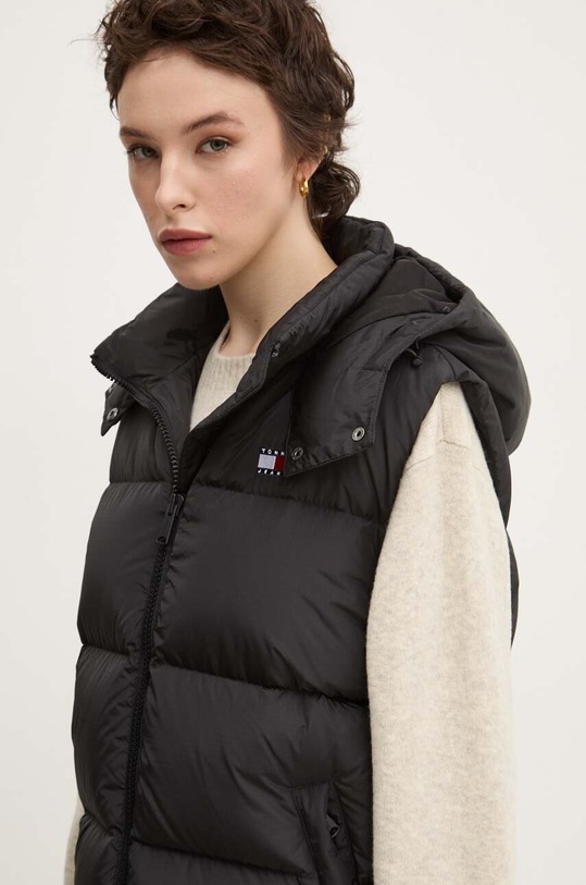 Péřová vesta Tommy Jeans černá DW0DW18862