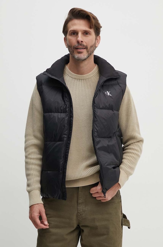Péřová vesta Calvin Klein Jeans s podšívkou černá J30J325901