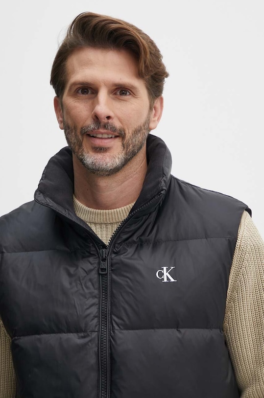 Péřová vesta Calvin Klein Jeans černá J30J325901