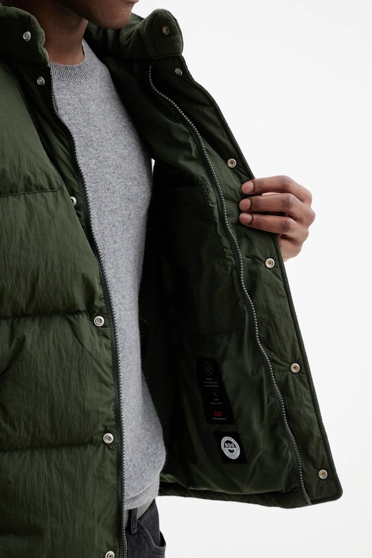 Brezrokavnik s puhom Levi's A8556