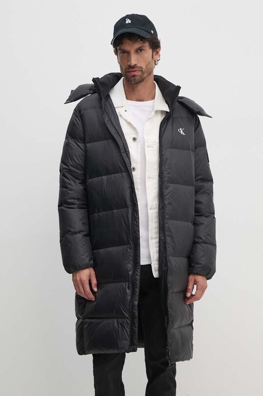 Péřová bunda Calvin Klein Jeans s podšívkou černá J30J326102