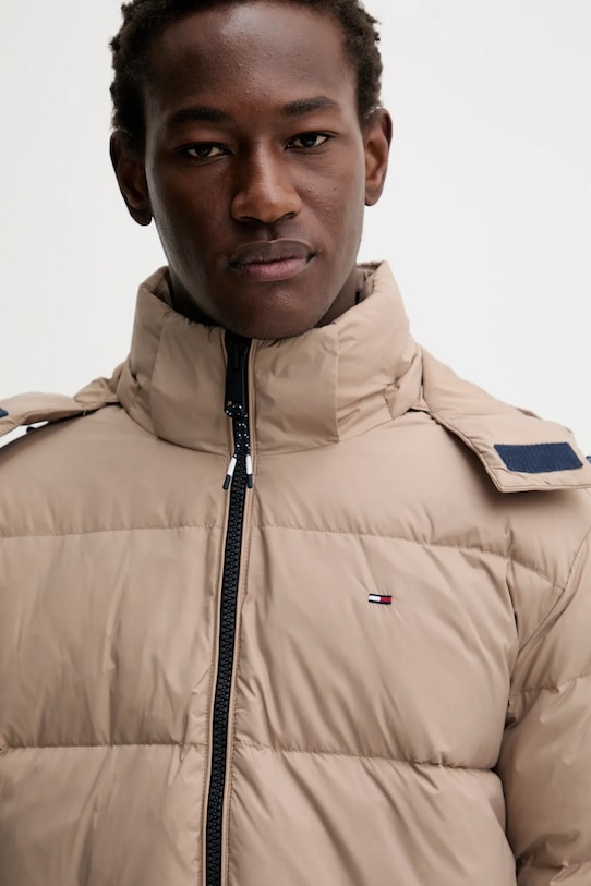 Páperová bunda Tommy Jeans hnedá DM0DM19786