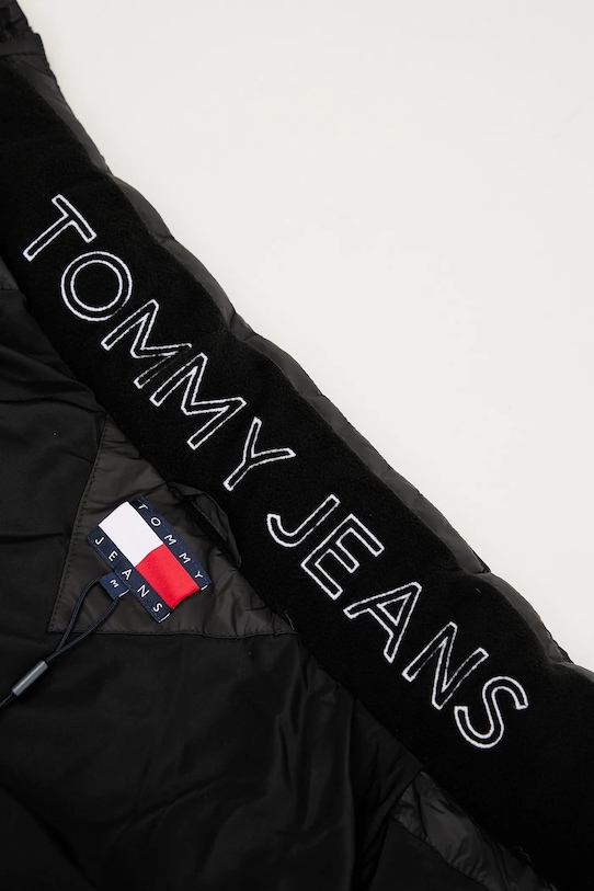 Páperová bunda Tommy Jeans DM0DM19786