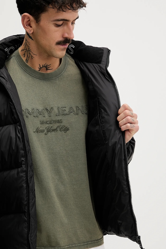 Páperová bunda Tommy Jeans DM0DM19786