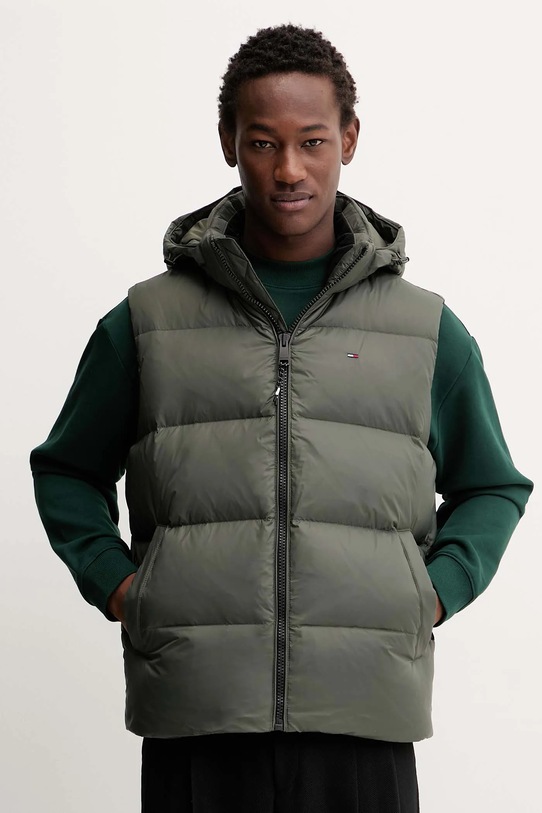 Péřová vesta Tommy Jeans s podšívkou zelená DM0DM20465